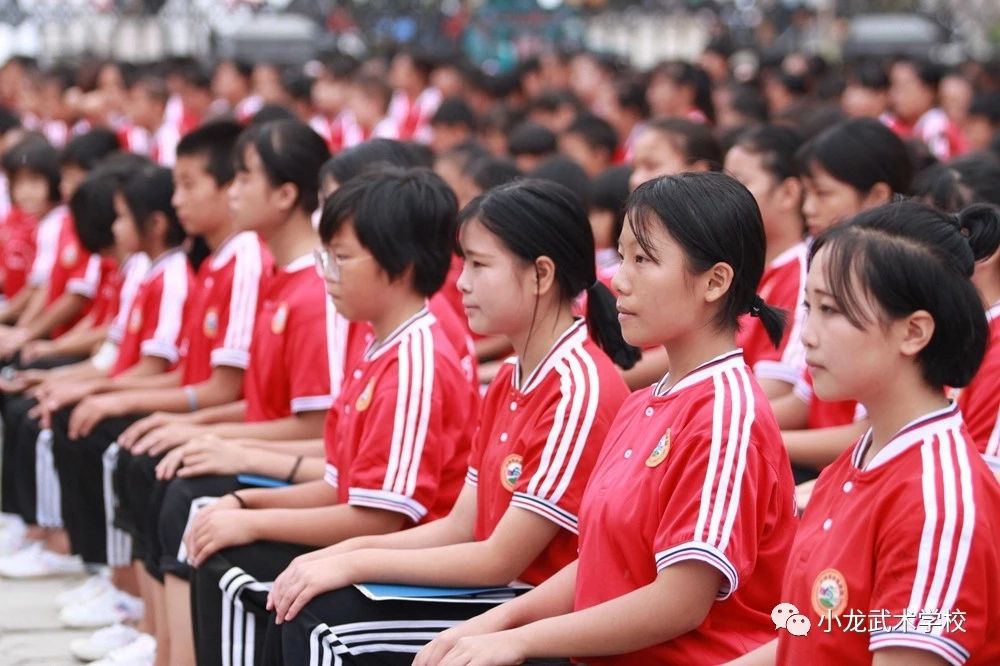 孩子去郑州武术学校可以带手机联系家长吗？
