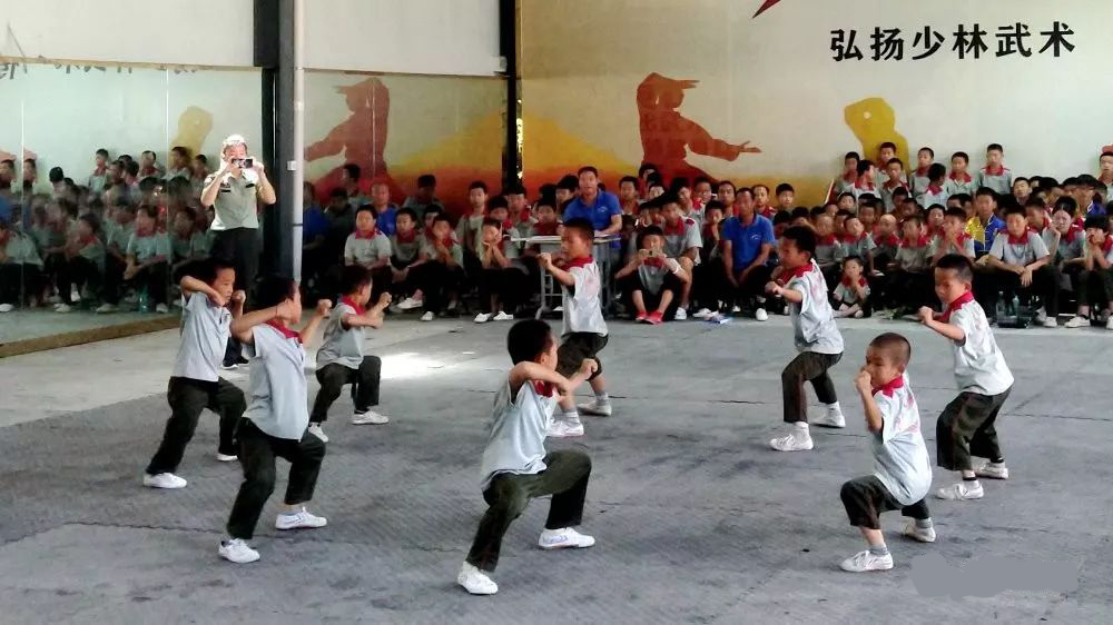 在少林寺武术学校学习武术一年学费需要多少钱呢？